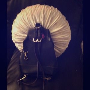 Dooney & Bourke Sling bag