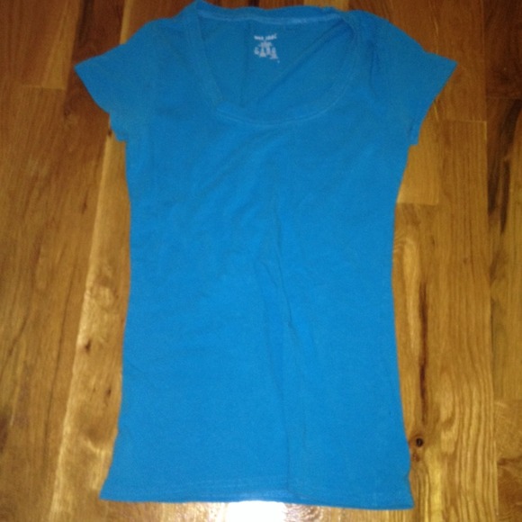 Plain blue Wet Seal scoopneck t-shirt. - Picture 1 of 3