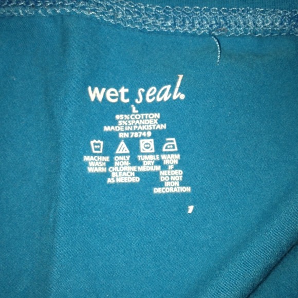 Plain blue Wet Seal scoopneck t-shirt. - Picture 2 of 3