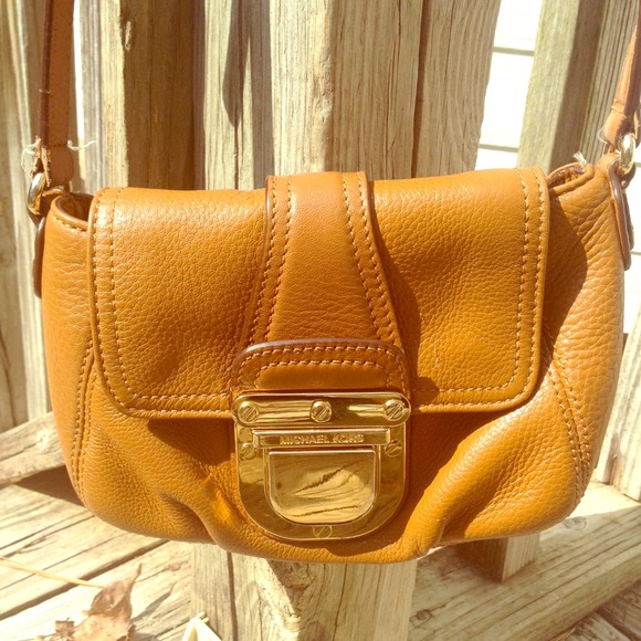 Michael Kors Handbags - Authentic Michael Kors leather cross body purse