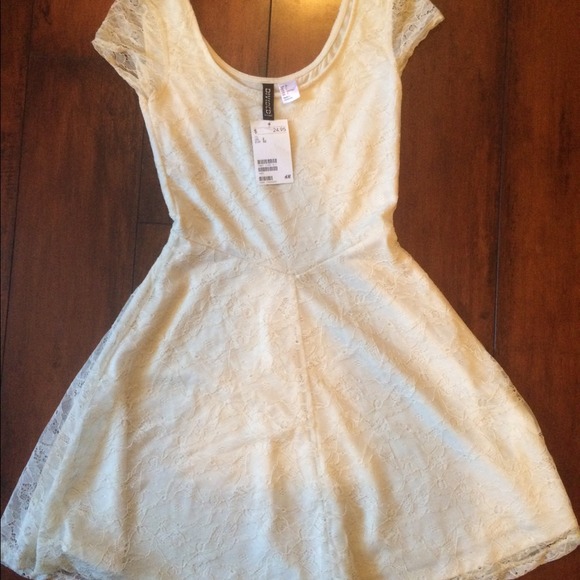 Lace dress - Picture 1 of 2