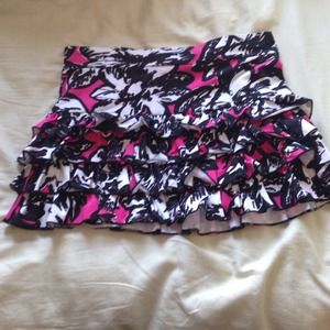 Betsy Johnson graphic floral ruffled mini skirt