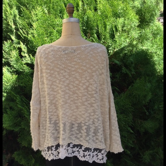 ❌SOLD❌Lace trim sweater - Picture 2 of 2