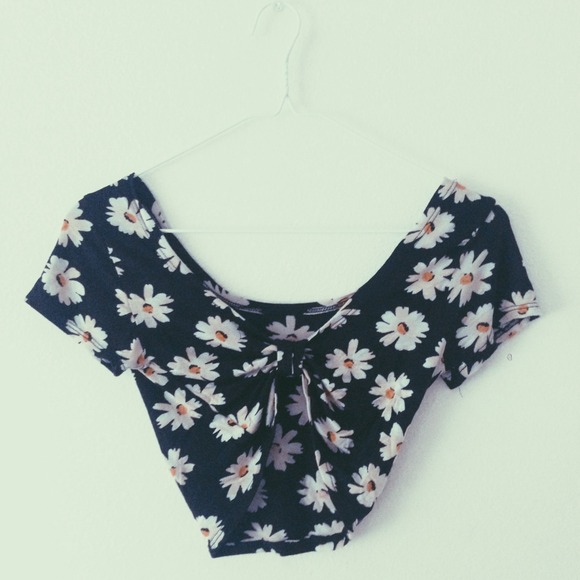 pacsun daisy crop top