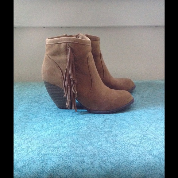 Size 6 Fringe Ankle Booties
