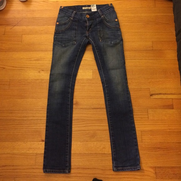 Blue Levi's skinny jeans