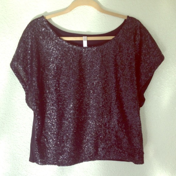 BLK. SEQUENCE TOP