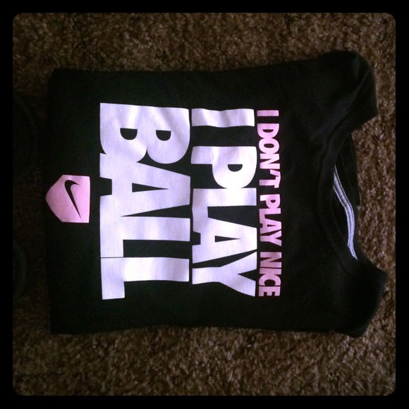 Nike tee shirt women's