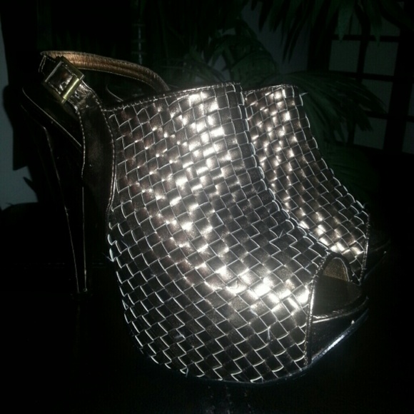 Bronze Pump