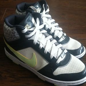 ‼️ PRICE REDUCED ‼️ SUPER CUTE HIGHTOP NIKES