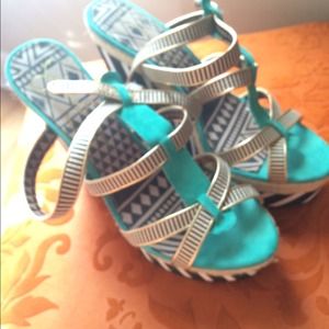Jessica Simpson wedges