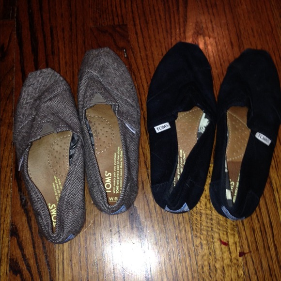 Two pairs of TOMS in black canvas and grey tweed!