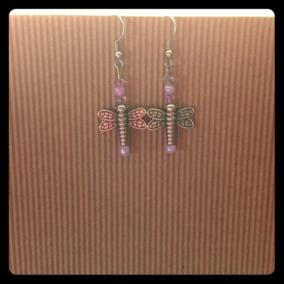 Adorable dragonfly earrings!!!