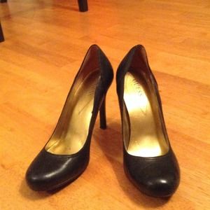 Guess Black Pumps
