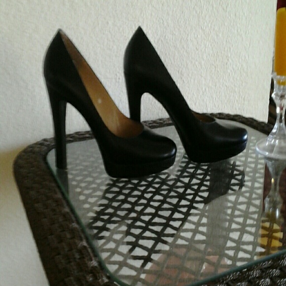 Michael Kors Black Leather pumps