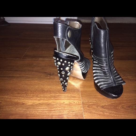 Bebe booties - Picture 2 of 2