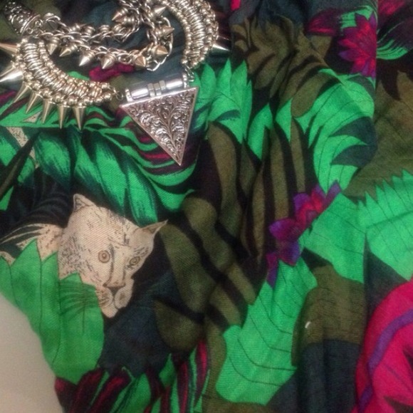 Vintage Accessories - ⭐️Vintage tropical animal motif scarf/twilly Vintage Accessories - ⭐️Vintage tropical animal motif scarf/twilly