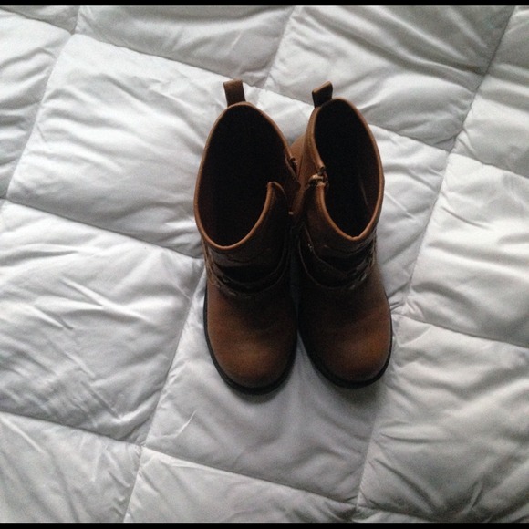 boots - Picture 2 of 3