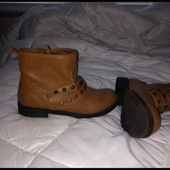 boots - Picture 3 of 3