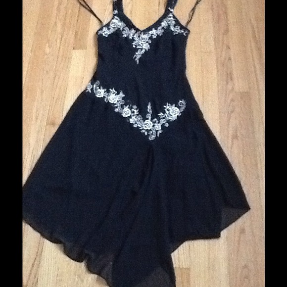 Handkerchief embroidered style dress size 10