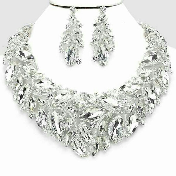 Statement necklaces set
