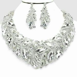 Statement necklaces set