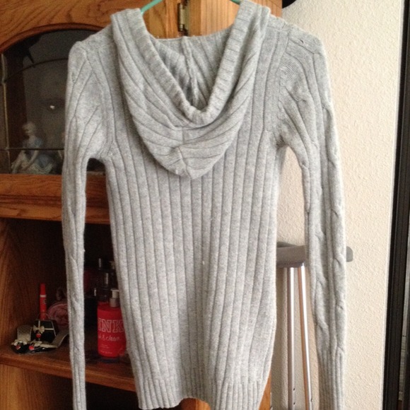 Hollister sweater - Picture 2 of 2