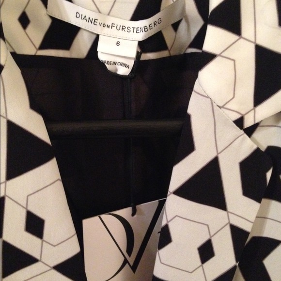 💝SOLD!!!💝 NWT - DVF Vint Silk blazer - Picture 3 of 4