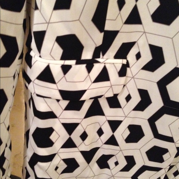 💝SOLD!!!💝 NWT - DVF Vint Silk blazer - Picture 4 of 4