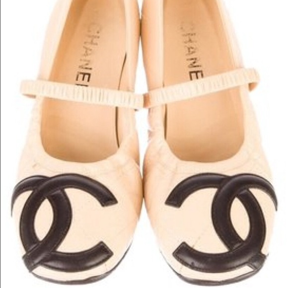 SOLD 💋💋💋Authentic Chanel  leather Elastic Bands