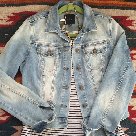 ✨***Reduced**** ✨Cropped Denim Jacket