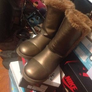 Bronze boots