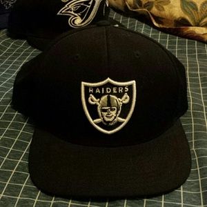 Black raider snap back