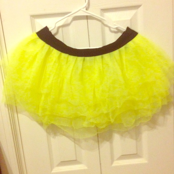 Neon yellow short tulle skirt