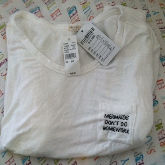 Brandy Melville graphic tee