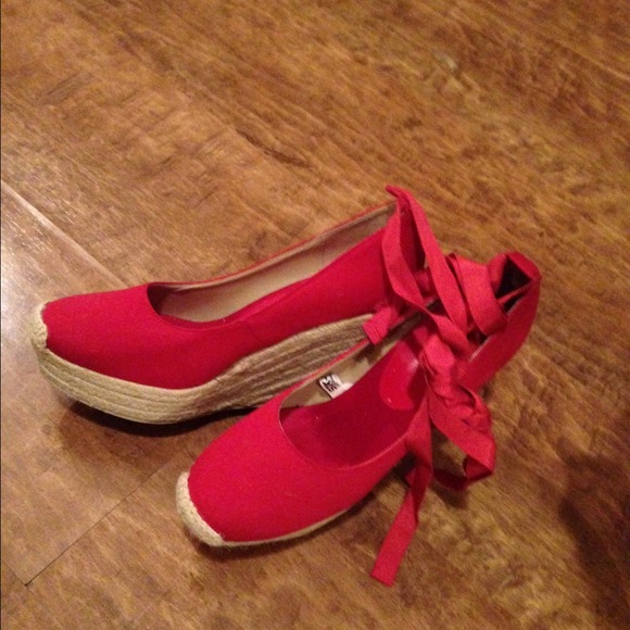 Red Wedges