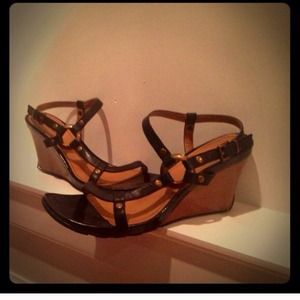 Kenneth Cole reaction strappy wedges