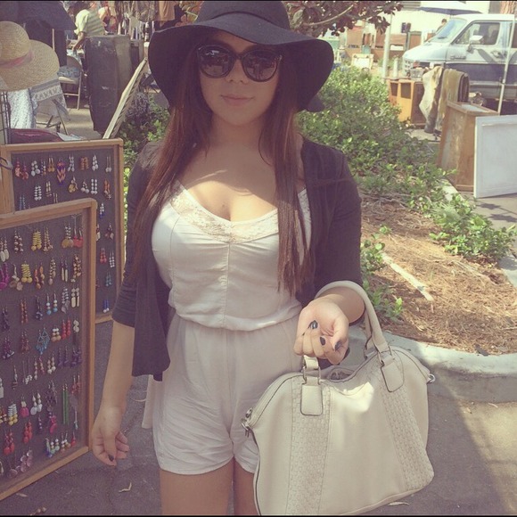 Meet your seller! 😊 - Picture 1 of 1