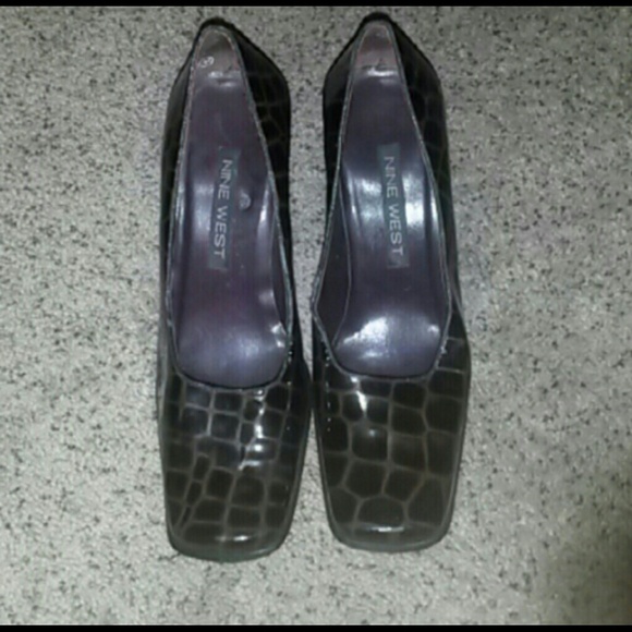 Heels - Picture 3 of 3