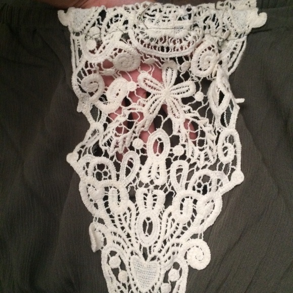 🚫SOLD IN BUNDLE🚫 Gauze Olive beach pant romper - Picture 3 of 3