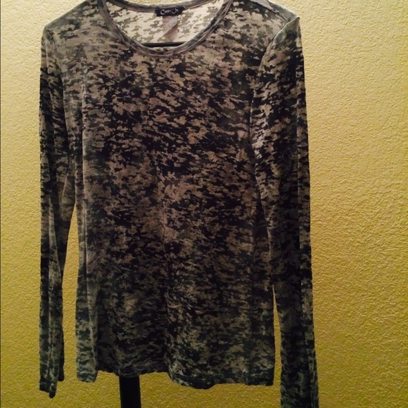 2 tops - Picture 1 of 3