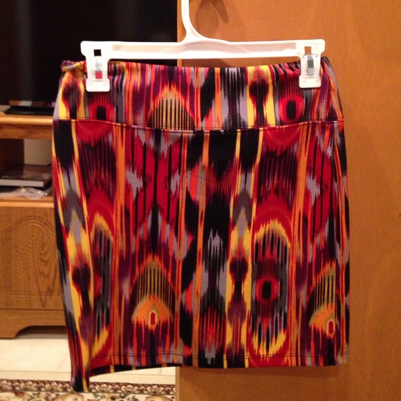 Multi-colored skirt - Picture 1 of 3