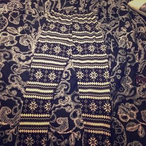 Cozy black and white patterned leggings