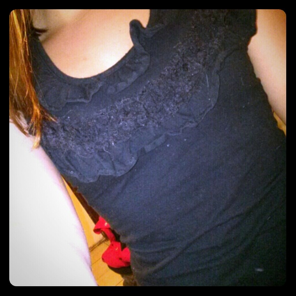FREE WITH $30 PURCHASE Ruffled tank top