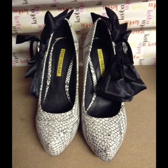 LEAH VIXMAR snake printed pump w satin bow - Picture 2 of 4