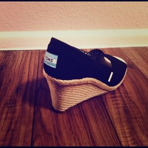 Black and Tan Canvas TOMS Wedges (8.5)