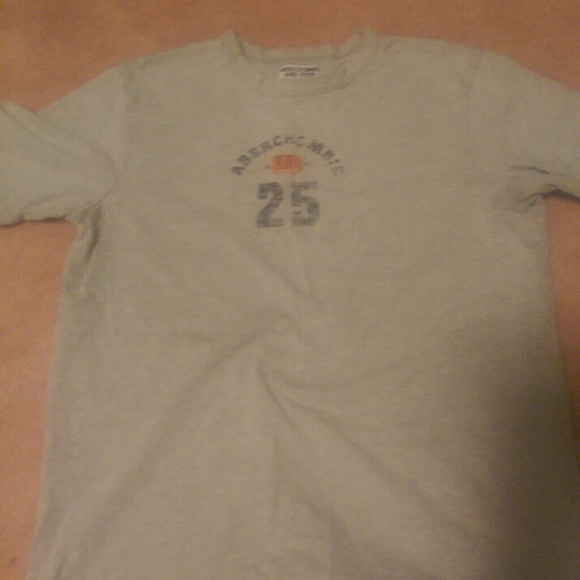 Grey Abercrombie t-shit