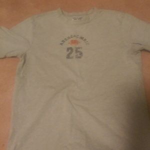 Grey Abercrombie t-shit