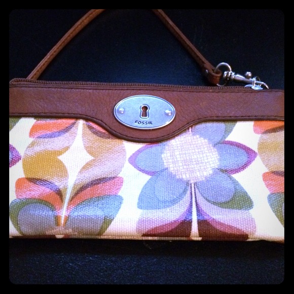 💋 Fossil clutch / wallet / purse. Key per style.