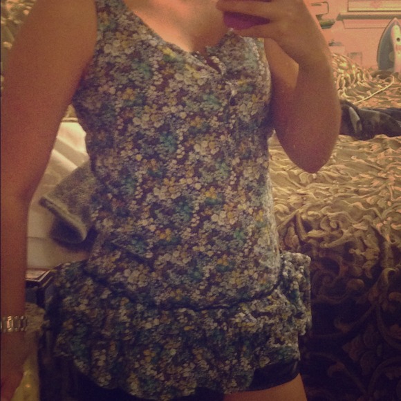 Flower detail racerback tank with ruffles :)